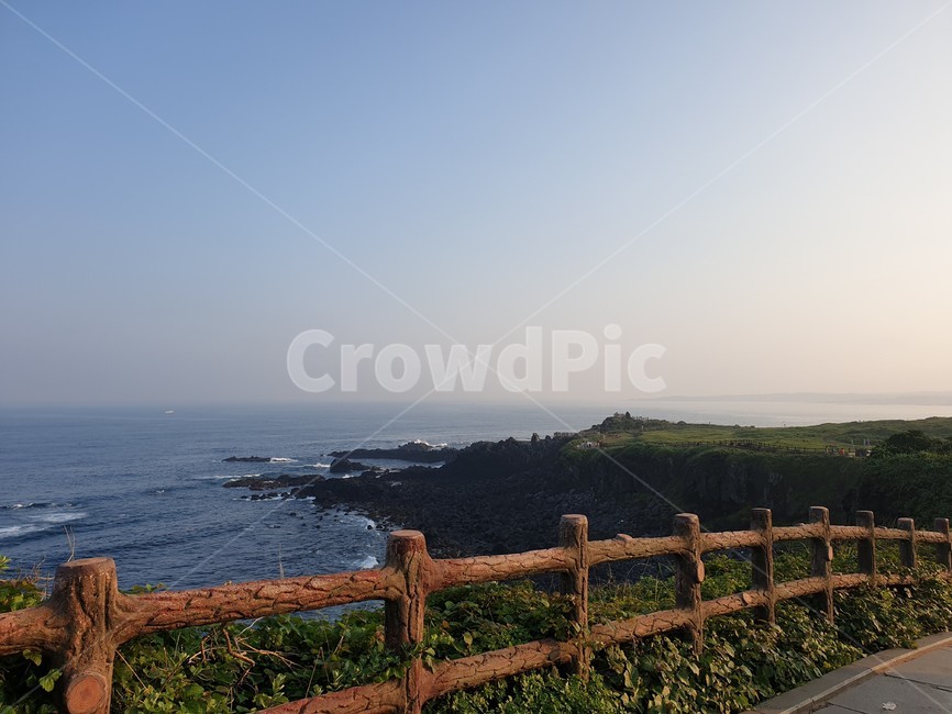 풍경,제주도,제주,바다,바닷가,현무암,겨울,관광지,실외,파도,경치,하늘,해수욕장,풍력,바람,언덕,성산읍,섭지코지,곶,울타리,promontory