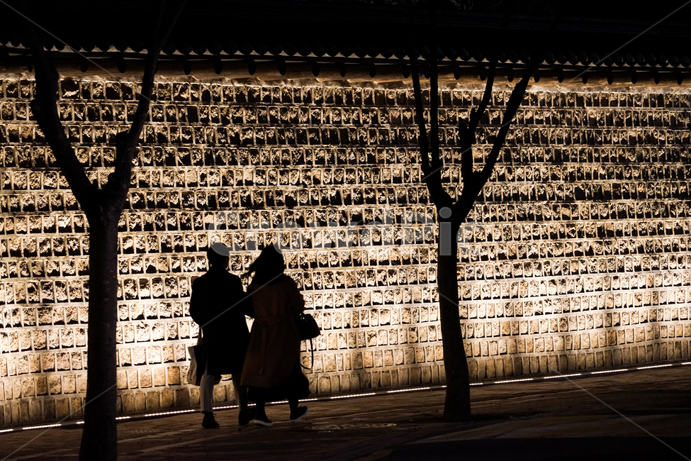person,사람,human,인간,실루엣,돌담,돌담길,사람,인물,인간,human,person,연인,커플,사랑,lover,couple,인물실루엣,사람실루엣,character silhouette,human silhouette