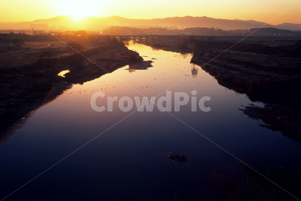 필름,필름사진,필름느낌,필름감성,일출,새벽,태양,햇빛,햇살,강물,풍경,배경,light,flare,nature,sunlight,자연,풍경,nature,landscape,플레어,빛,outdoors,옥외