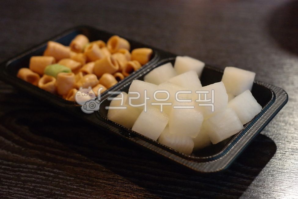 치킨무,뻥튀기,안주,술안주,기본안주,간식,무절임,피클,무,과자,스낵,음식,요리,음식,식재료,요리,food,cook,meal,dishes,food reserves