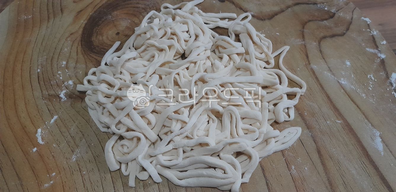 칼국수면,손칼국수,수타면,국수,noodle,밀가루,밀가루반죽,면