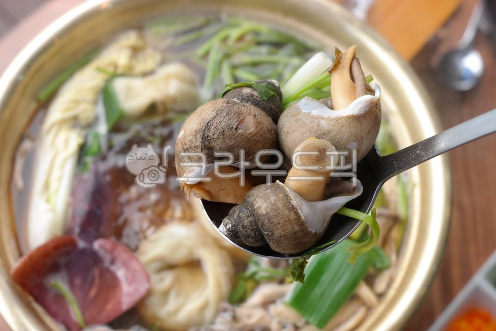 soup,Whelk stew,hot,seasnail,pot,Korean food,ingredients,cooking,fish and shellfish,Soup dish,koreanfood,seafood,plump body,Korean cuisine,cook,Whelk,Korean,food,meal,shellfish