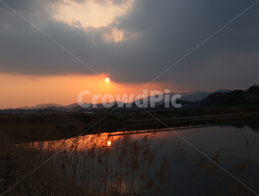 노을,일몰,자연,한국,시골,구름,장관,풍경,nature,sunrise,cloud,자연,풍경,nature,landscape,outdoors,옥외,sunset,red sky,붉은 하늘,sky,하늘,dusk,황혼,dawn,새벽,sunlight,햇빛
