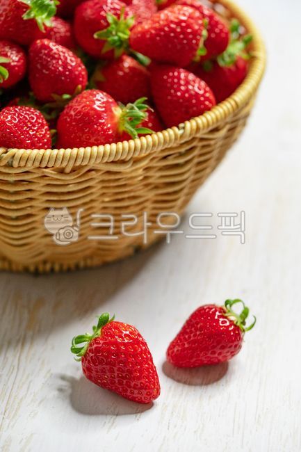 basket,fruit,strawberry,fresh strawberries,food,vitamin,Red