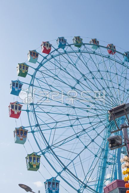 sky,blue sky,theme park,rotation,Rides,Vehicle,Amusement Park,ferris wheel,Ferris wheel,amusement park,Emotion,park,Play facilities
