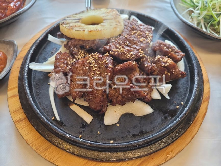 갈비,파인애플,돼지갈비,한식,고기,돼지고기,양파