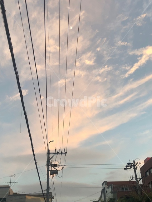 하늘,구름,해질녘,하루,자연,저녁,풍경,그림자,실루엣,색채,색감,분위기,색깔,색상,sky,clouds,moon,shadow,lanscape,blue,nature,feelingofcolor,cumulus,mood,landscape,colorsense,colorsensitivity,feelingofcolor,감성사진,감성,sensible,feeling