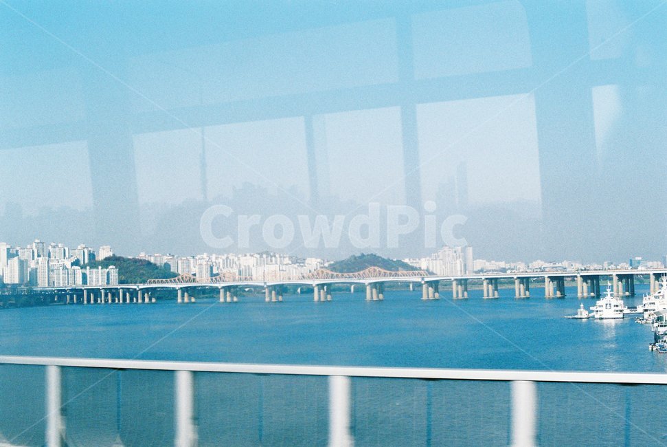 서울,한강,버스,대교,그림자,도시,풍경,city,landscape,한국도시풍경,한국도시경관,korea cityscape,railing,난간,banister,handrail