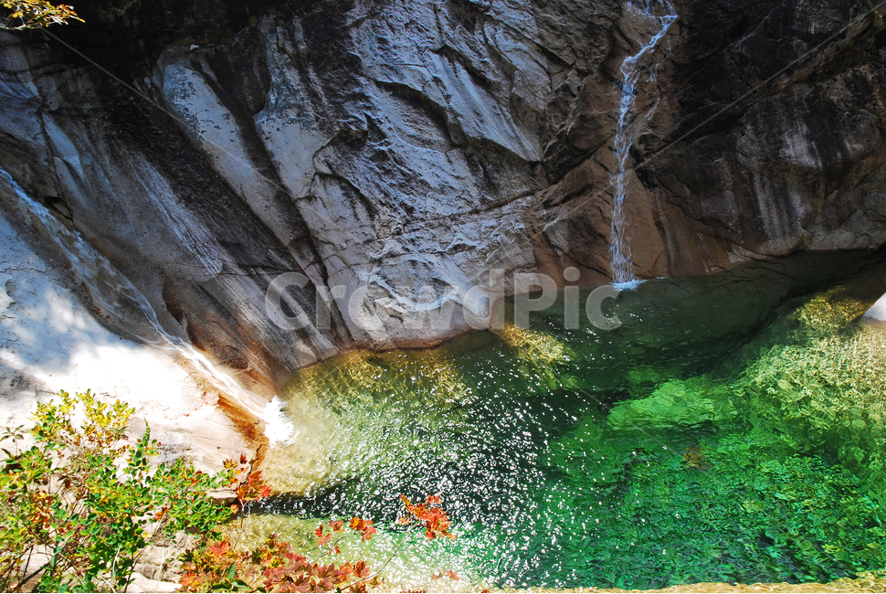 폭포,계곡,설악산,힐링,내설악,물,명산,시원함,cool,valley,healing,water,summer,휴식,쉼,맑은,흐르다,flow,mountain,waterfall,landscape,nature,자연풍경,자연,풍경,계절,시즌,rest,한국자연풍경,여름,담,소,국립공원,자연,풍경,nature,landscape,한국자연풍경,한국자연경관,korea nature landscape