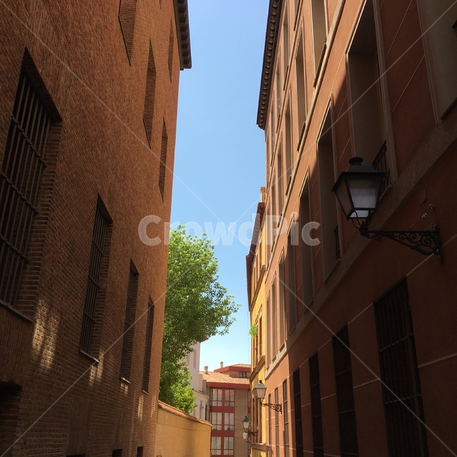 그늘진,그늘,건물,주황색건물,주황,골목길,alley,urban,어반,town,도시,building,city,시티,street,거리,road,도로