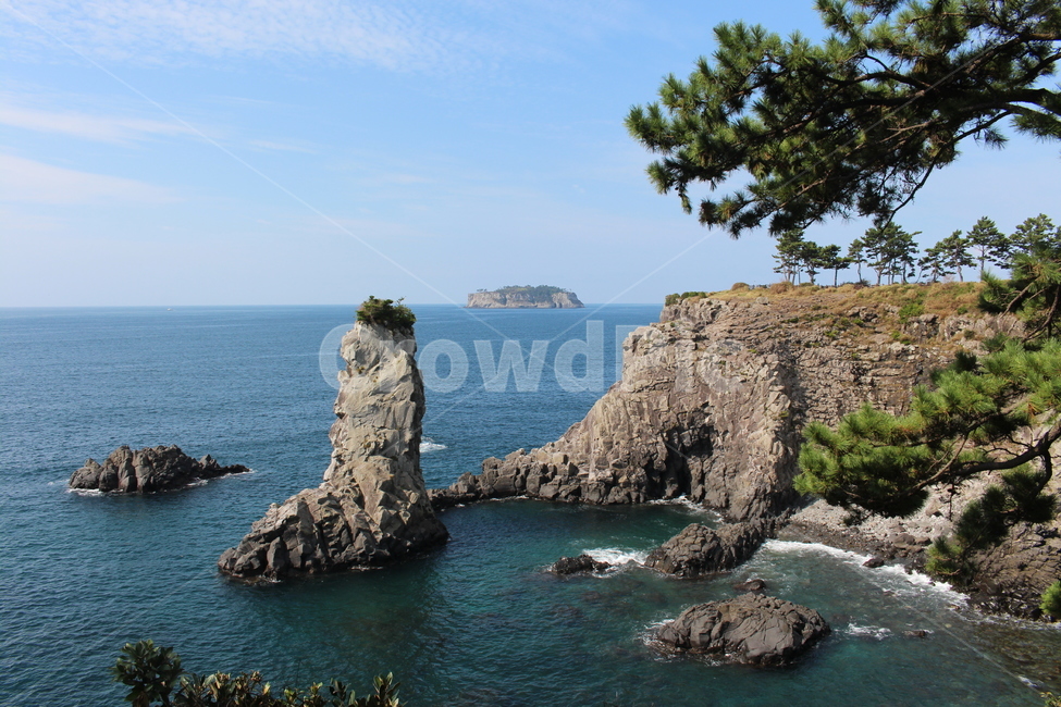 제주도,서귀포,외돌개,섬,바다,하늘,자연,풍경,nature,landscape,한국자연풍경,한국자연경관,korea nature landscape,제주도,jeju,jeju island,outdoors,옥외,land,땅,ocean,대양,water,물,sea,shoreline,해안선,promontory,곶