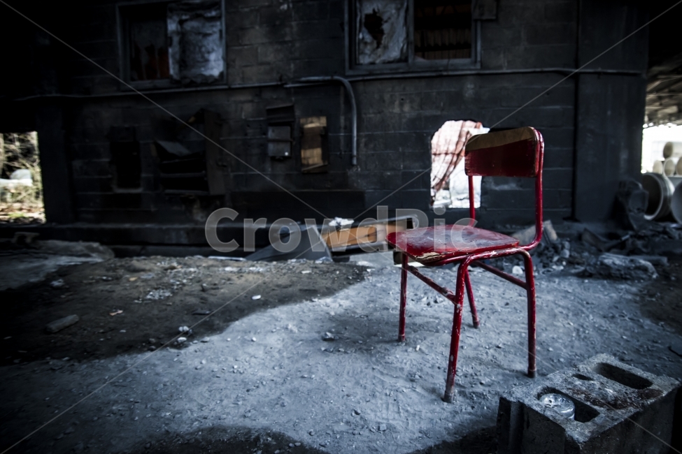 폐가,버려진,의자,음침한,어두운,dark,chair,빈티지사진,빈티지느낌,빈티지감성,vintage,사물,물건,오브젝트,thing,object,matter