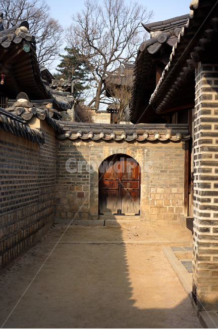 한옥,궁,빛,그림자,빛과그림자,햇빛,그늘,한국전통,한국문화,korean traditional,korean culture,랜드마크,landmark,tourist attraction,한국랜드마크,한국관광지,한국명소,korea landmark,korea tourist attraction,건축물,건물외관,exterior,building,structure,architecture,construction