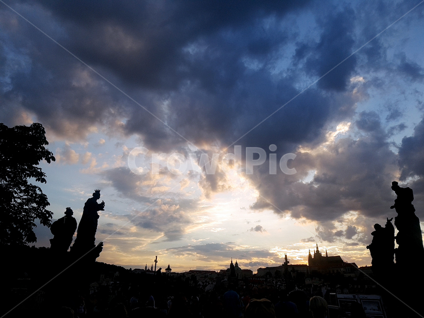 풍경,배경,구름,자연,동상,하늘,야경,sunset,background,nature,프라하,조각상,동상,석상,조형물,statue,bronze statue,stone statue,실루엣,그림자,silhouette,shadow