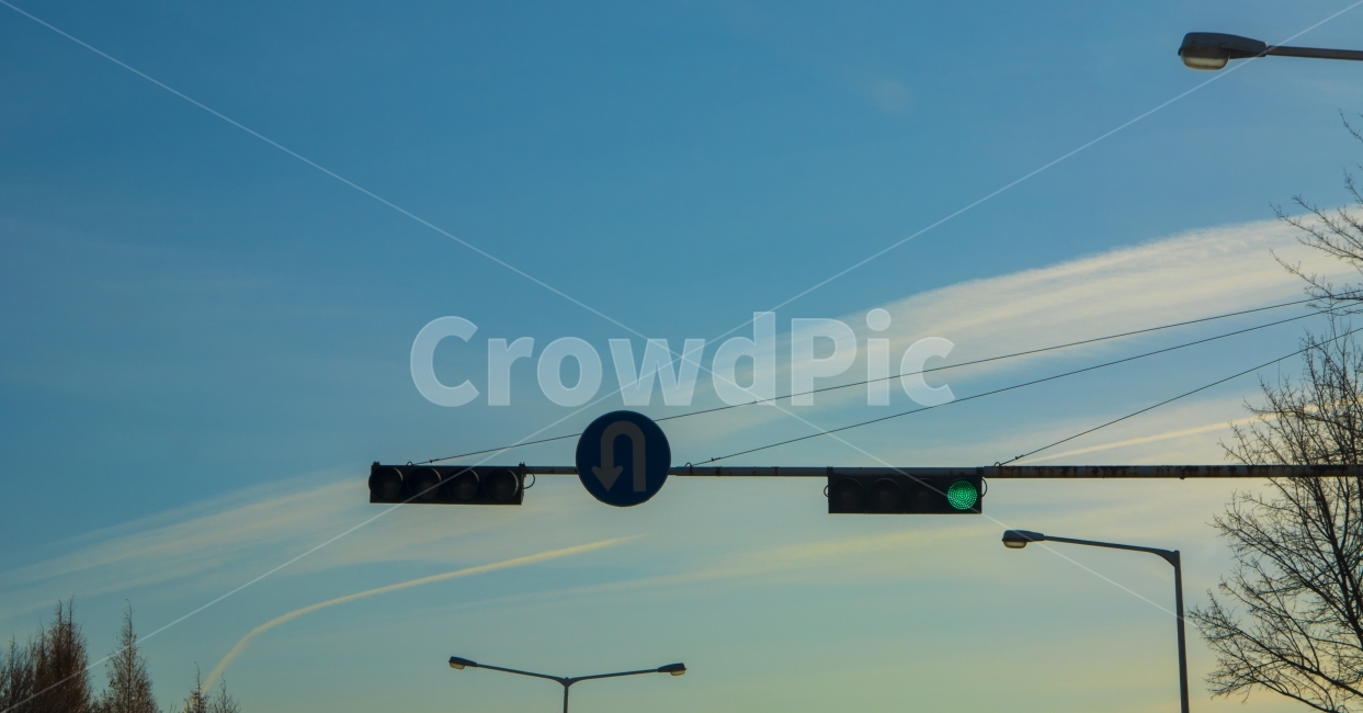 하늘,신호등,구름,색감,파랑색,감성,신호,초록색,자유,교통,교통수단,traffic,transportation