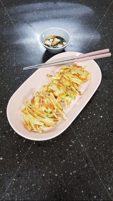 감자전,전,감자야채전,분홍접시,간식