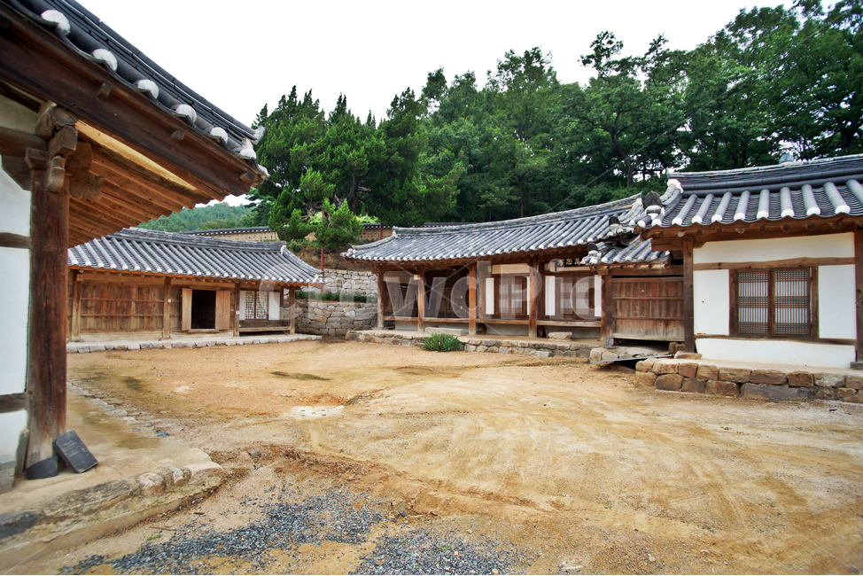 경주,양동마을,양반,집성촌,민속마을,조선시대,한옥,기와집,초가집,문화재,유네스코세계유산,전통문화,월성손씨,여강이씨,전통가옥,한국전통,한국문화,korean traditional,korean culture,건축물,건물외관,exterior,building,structure,architecture,construction