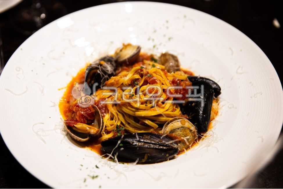 새콤한,홍합,조개,마늘,토마토소스,해물파스타,이태리음식,sour,mussels,clams,garlic,tomatosauce,seafoodpasta,italianfood,seafood,해물,음식,식재료,요리,food,cook,meal,dishes,food reserves,양식,서양음식,서양요리,western food,western dishes,western meal,western cook
