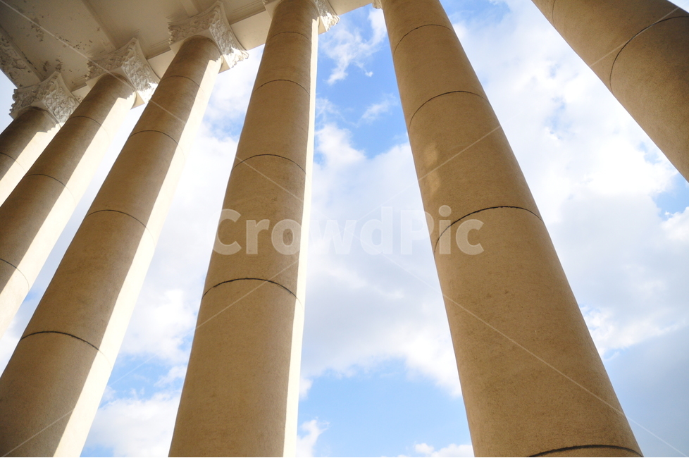건물,건축물,기둥,하늘,겨울,구름,건축물,건물외관,exterior,building,structure,architecture,construction