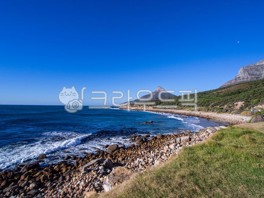 해안도로,도로,남아프리카,케이프타운,케이프,타운,해안지역,케이프반도,하늘풍경,하늘,드라마틱한,자연,바다,해양,조망,경치좋은,푸른,실외,놀라운,매력적인,해변,southafrica,capetown,cape,town,coastal,coastline,sea,ocean,beautiful,view,scenic,bay,africa,water,blue,outdoor,dramatic,nature,amazing,attraction,destination,sky,summer,beach,mountain,vacation,holiday,shoreline