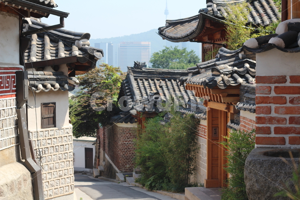 북촌한옥마을,서울,삼청동,seoul,samcheongdong,골목길,alley,한국전통,한국문화,korean traditional,korean culture,건축물,건물외관,exterior,building,structure,architecture,construction