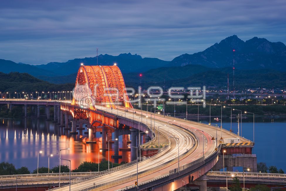 방화대교,야경,다리,한강,서울,대교,조명,헤드라이트,궤적,한강다리,도심,도로,교통,강,강물,가로등,seoul,river,bridge,nightview,city,headlight,night,토목,건축