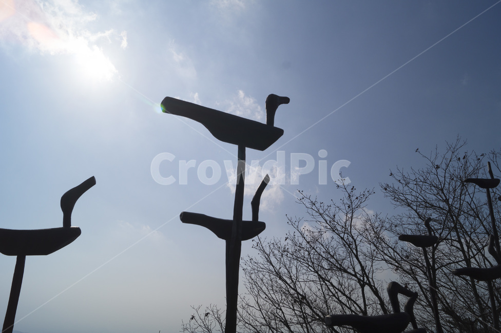 솟대,하늘,나무,오리,푸른하늘,한국전통,한국문화,korean traditional,korean culture,조각상,동상,석상,조형물,statue,bronze statue,stone statue