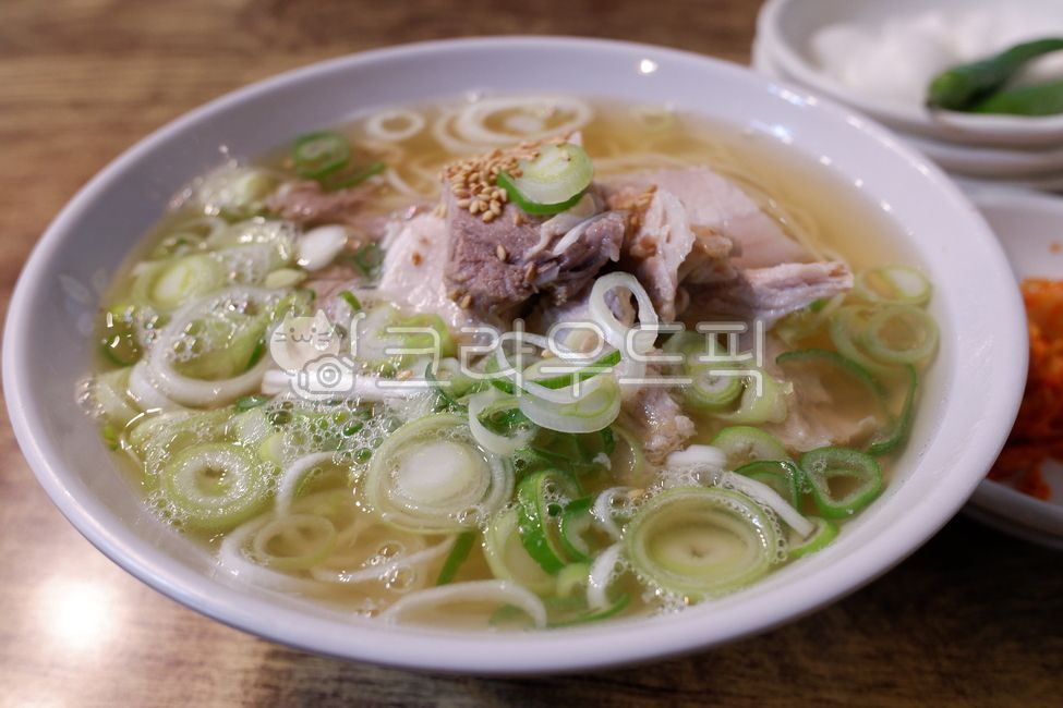 bowl,그릇,국수,고기국수,food,음식,meal,식사