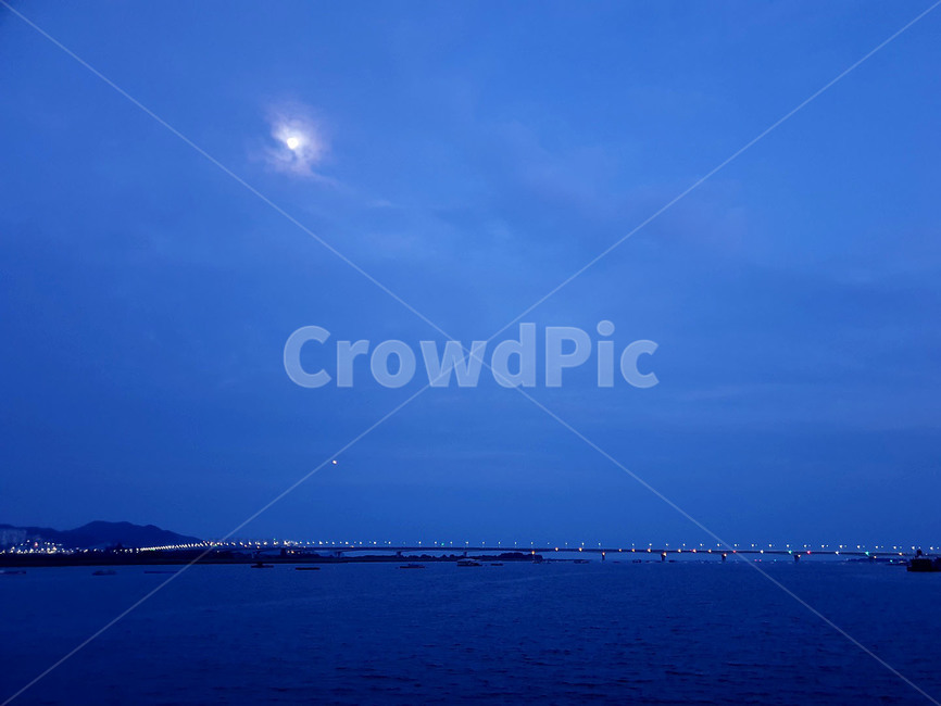 바다,야경,다리,달빛,불빛,달,밤하늘,부산,밤바다,하늘,sea,busan,nightview,night,moon,sky,moonlight,bridge,풍경