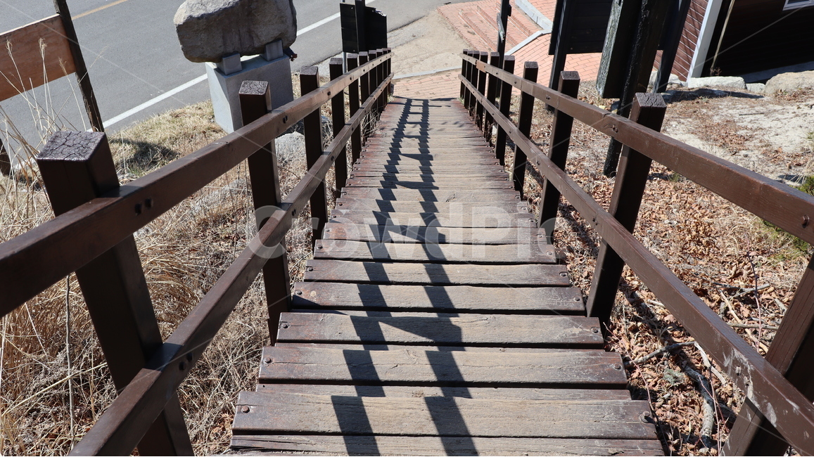 handrail,banister,계단,staircase,난간,railing,나무계단