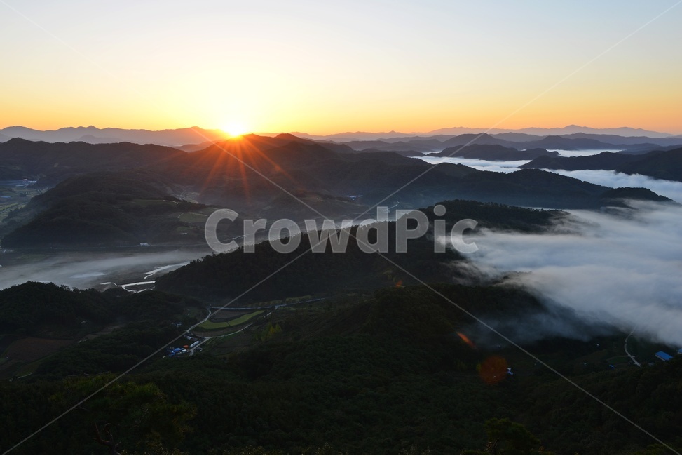 mountainrange,산맥,mountain,산,nature,자연,outdoors,옥외,weather,날씨,light,빛,flare,플레어,sunlight,햇빛,경치,경관,풍경,운해,임실,국사봉,국사봉운해,아침,여명,일출,해돋이,자연,풍경,nature,landscape