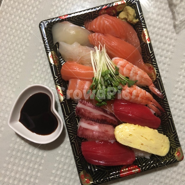 스시,테이크아웃스시,초밥,포장초밥,회,sushi,takeoutsushi,포장스시,한끼식사,혼밥,모듬초밥,일식,음식,식재료,요리,food,cook,meal,dishes,food reserves,일식,일본음식,일본요리,Japanese food,Japanese dishes,Japanese meal,Japanese cook