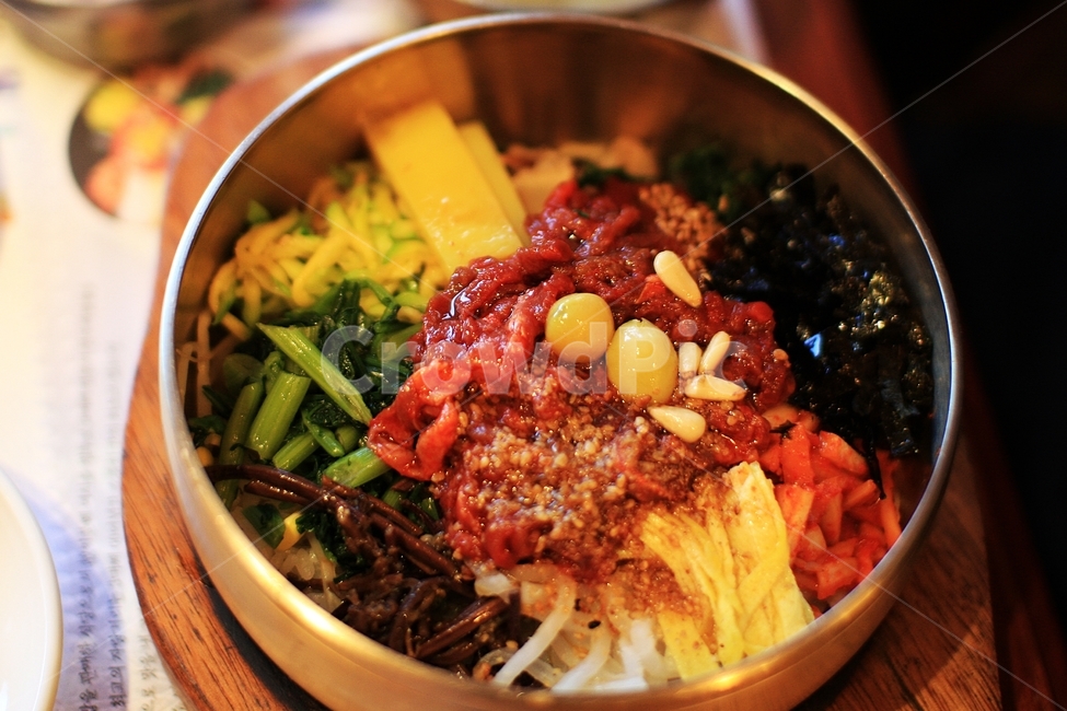 Eating,Bibimbap,Ginkgo,Brass Bowl,Traditional Food,Jeonju Bibimbap,Namul,Pine Nuts,Food,Delicious