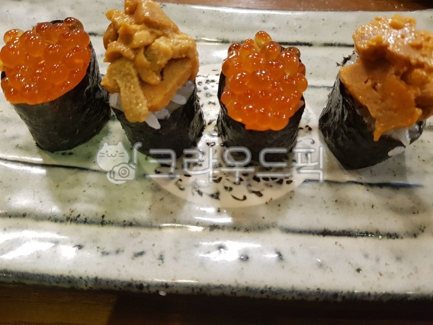 sushi,초밥,food,음식,salmonroe,연어알,seaurchin,성게,식사,dish