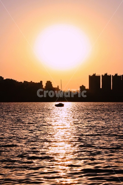 한강,hanriver,겨울한강,윤슬,노을,도시,풍경,city,landscape,실루엣,그림자,silhouette,shadow,sunlight,햇빛,nature,자연,outdoors,옥외,transportation,교통,vehicle,차량,boat,보트,flare,플레어,light,빛
