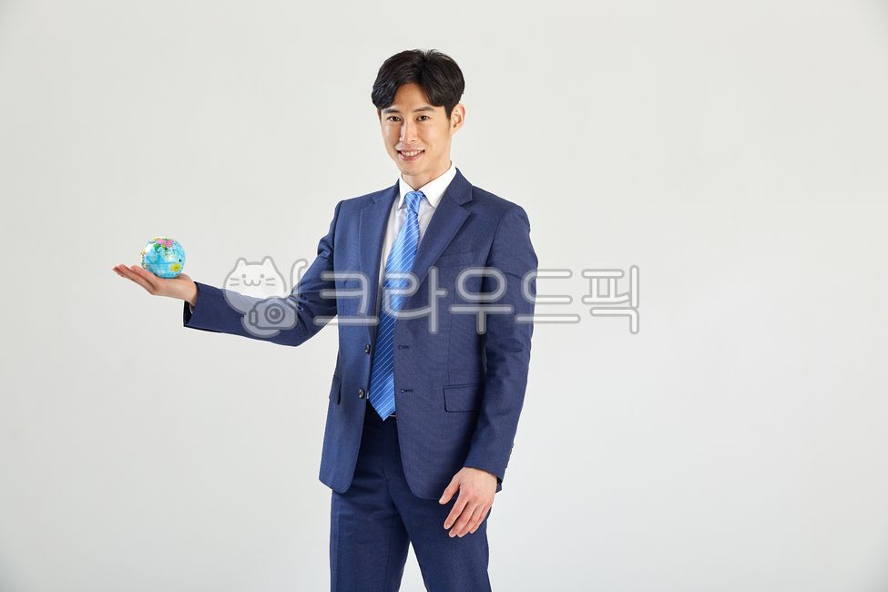 글로벌,정장,미소,지구본,글로벌사업,성공,도전,자신감,직장인,인물,업무,구직,취업,비지니스,남성,매니저,과장,대리,30대,20대,영업,경영자,경영,컨설팅,금융,한국인,동양인,아시아인,1명,회사,사무실,실내,멋진청년,꿈,관리직,일,흰색,누끼,앉은모습,청년,넥타이,1등,최고,글러벌,사업가,청년사업가,global,formal,smile,businessman,globe,globalbusiness,success,challenge,confidence,officeworker,person,job,business,male,deputy,30s,20s,sales,manager,consulting,finance,korean,asian,1person,office,wonderfulyoungmanagement,dream,white,management,사람,인물,인간,human,person,남성,남자,man,male,비즈니스,사업,business,service,work