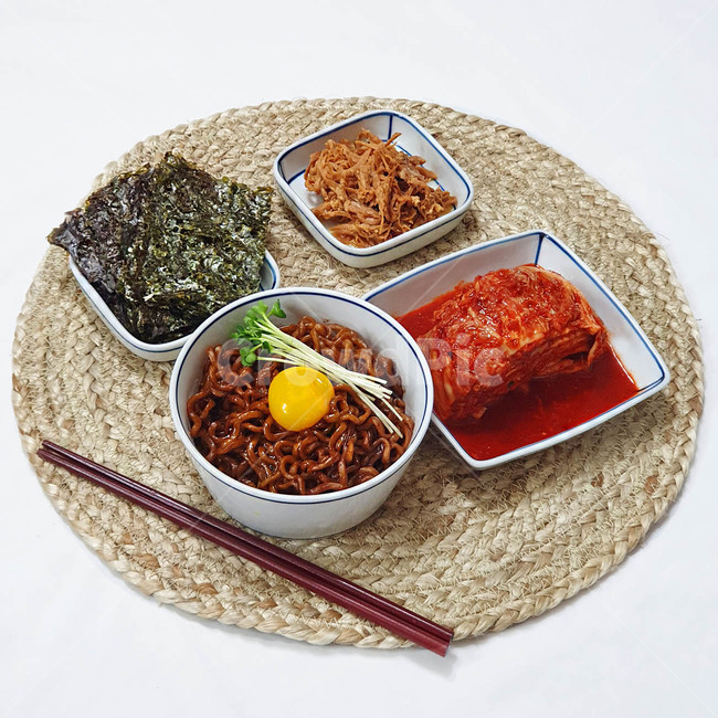 짜장라면,짜파게티,배추김치,김치,장조림,한끼,식사,점심식사,저녁식사,라면,김,음식,식재료,요리,food,cook,meal,dishes,food reserves,한식,한국음식,한국요리,korean food,korean dishes,korean meal,korean cook