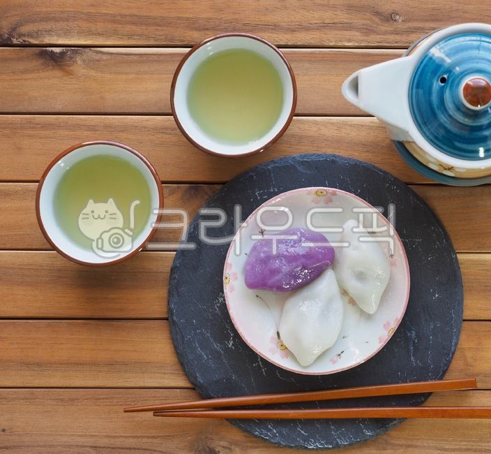 추석사진공모전,전통음식,한국전통음식,한국음식문화,전통문화,traditionalfood,koreantraditionalfood,koreanfoodculture,traditionalculture,송편,songpyeon,한국음식,식품,한식,한국문화,한국,배경,음식문화,웰빙,문화,아시아,아시아음식,접시,전통,설날,추석,음식,추석음식,설날음식,명절,명절음식,떡,koreanfood,korea,koreanculture,food,background,foodculture,wellbeing,culture,asia,asianfood,dish,tradition,ricecake,녹차,도자기컵,컵,greentea,porcelaincup,cup,한국전통,한국문화,korean traditional,korean culture,음식,식재료,요리,food,cook,meal,dishes,food reserves