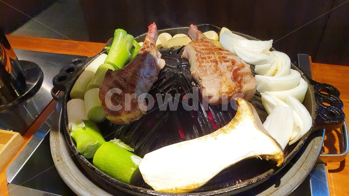 불판,식당,고기,버섯,파,양파