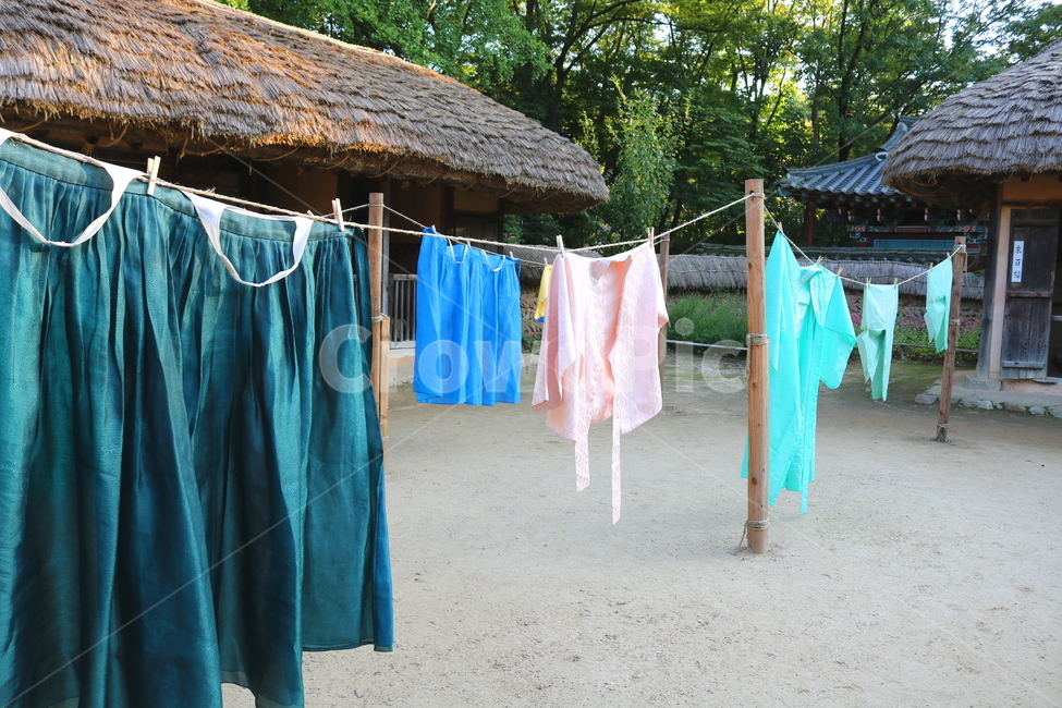 한복,옛날옷,전통한복,초가집,초가,집,빨래,한국민속촌