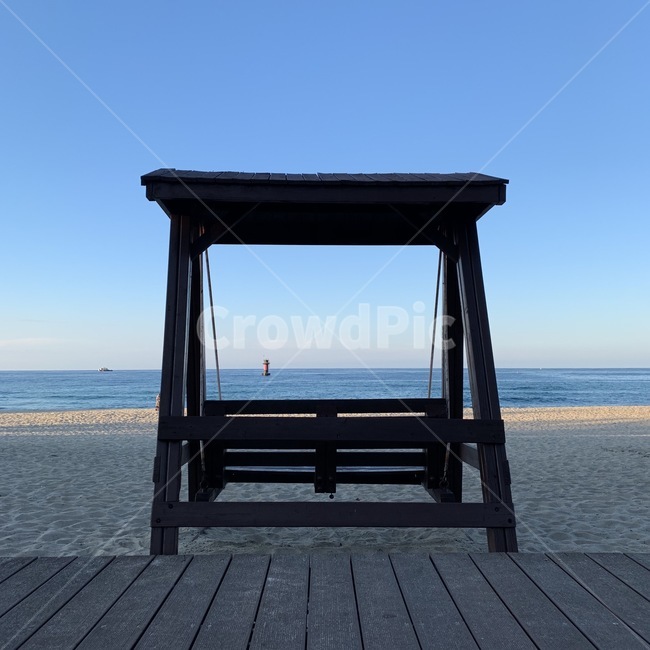 바다,의자,빈의자,해변,흔들의자,beach,rockingchair,뒷모습,파란하늘