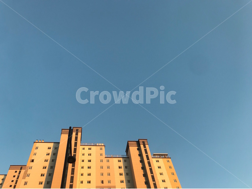 하늘,건물,파랑,sky,blue,도시,풍경,city,landscape,building,office building,사무실 건물