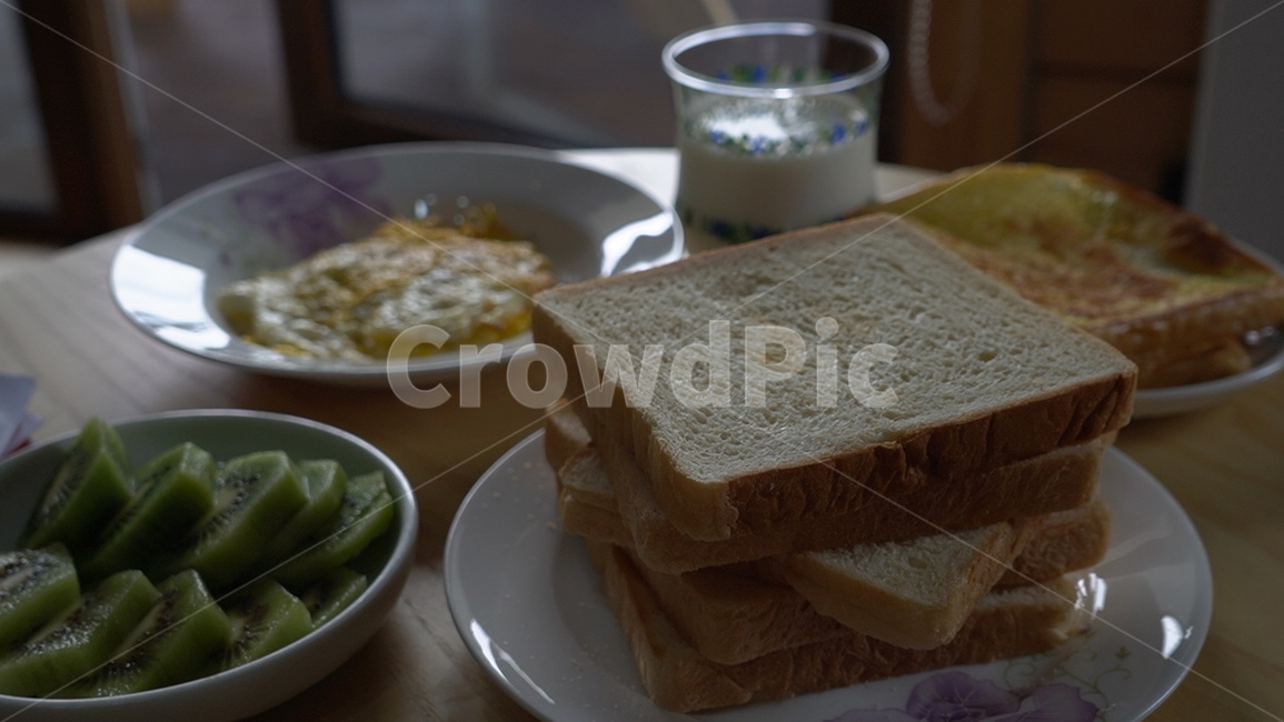 아침,조식,bread,빵,food,음식,계란,키위,우유,아침식사,조식,브런치,breakfast,brunch