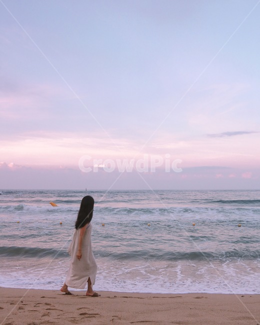 바다,노을,하늘,beach,sunset,해변,바다,beach,sea,사람,인물,인간,human,person,여성,여자,woman,female,lady,여행,휴가,traveling,vacation,trip