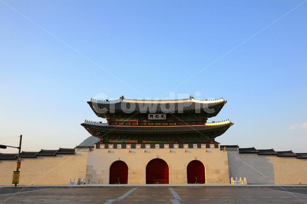 광화문,한국,궁,서울,고궁,기와,전통,한국전통,핸드마크,한국문화,korea,koreantraditional,scape,koreanculture,landmark,touristattraction,koreatouristattraction,한국전통,한국문화,korean traditional,korean culture,랜드마크,landmark,tourist attraction,한국랜드마크,한국관광지,한국명소,korea landmark,korea tourist attraction,건축물,건물외관,exterior,building,structure,architecture,construction