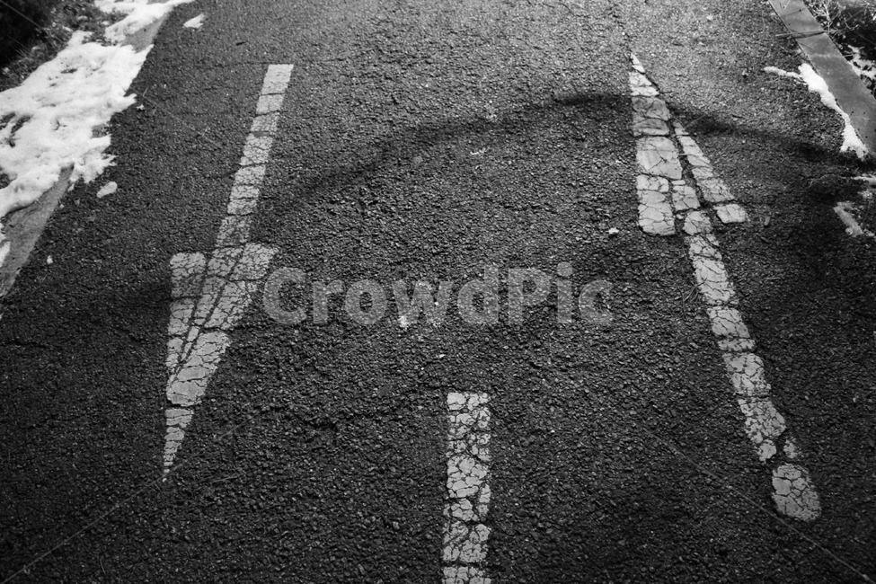 자전거도로,화살표,공지천,흑백,자전거,도로,방향,bicyclepath,blackandwhite,bicycle,load,direction,gongjicheon,chuncheon