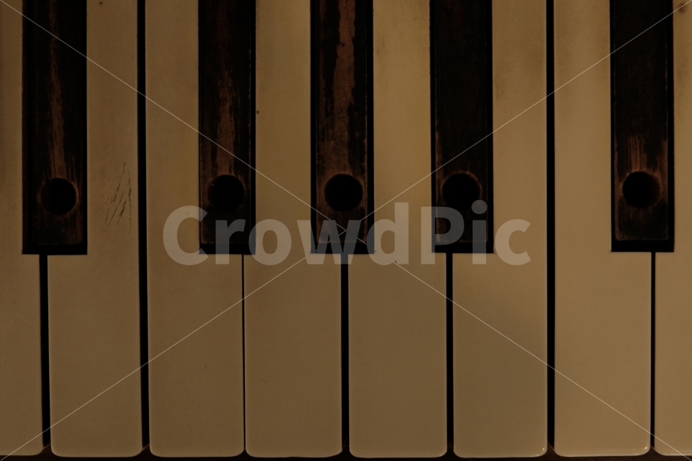피아노,낡은피아노,오래된피아노,나무피아노,오르간,악기,음향기기,musical instrument,musical equipment