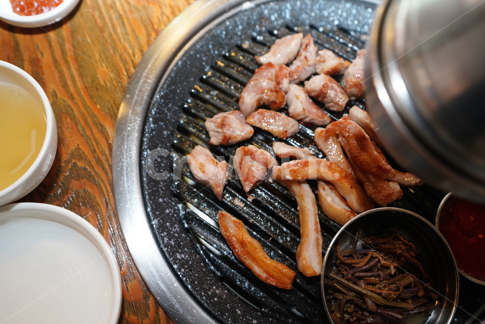 고기,구이,한식,음식,육식,육류,불판,안주,먹거리,푸드,돼지,음식,식재료,요리,food,cook,meal,dishes,food reserves,육류,고기,meat