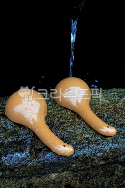gourd,fountain,thirst,work out,bottled water,spring site,A bowl of water,health,Mineral spring,water,cold water,flowing,rock,water drop,marble,measure,overpriced,drinking water,drinking fountain