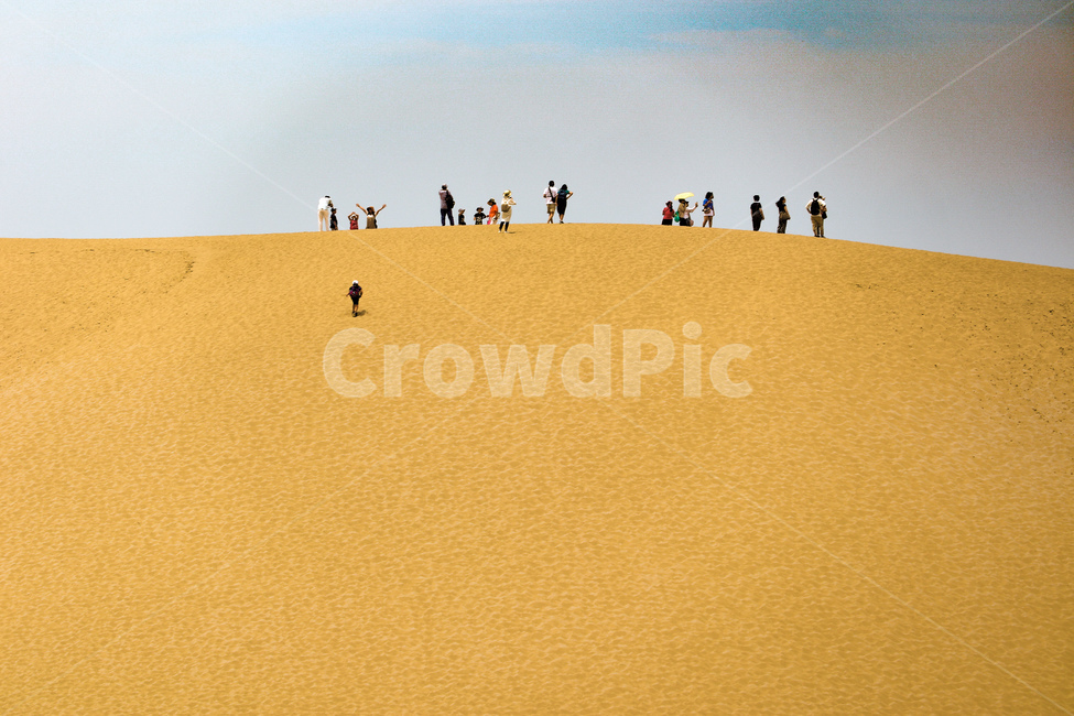사막,사람,인물,여행,모래,해변,산,sand,people,desert,lowangle,yellow,자연,풍경,nature,landscape,해외,외국,세계,foreign,oversea,world,세계자연풍경,해외자연풍경,외국자연풍경,world nature landscape,사람들,대중,군중,other people,crowd,여행,휴가,traveling,vacation,trip,soil,흙,outdoors,옥외,dune,모래 언덕